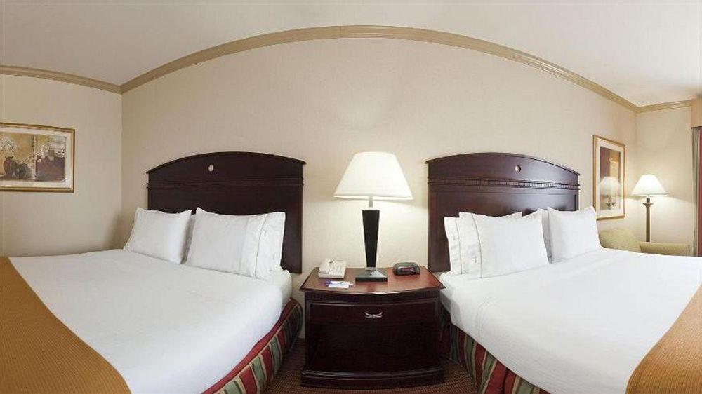 Holiday Inn Express & Suites Wharton By Ihg Esterno foto