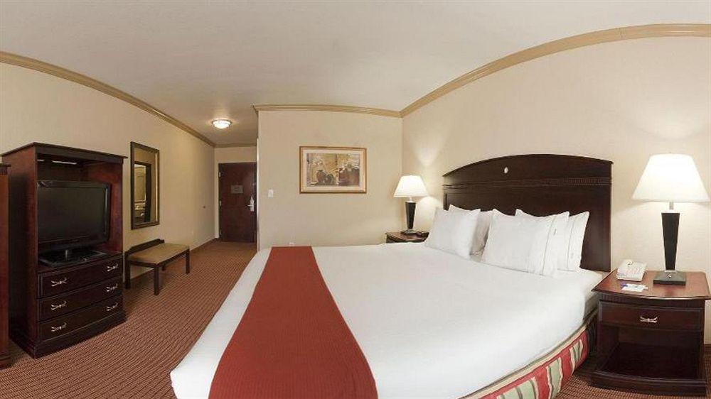 Holiday Inn Express & Suites Wharton By Ihg Esterno foto
