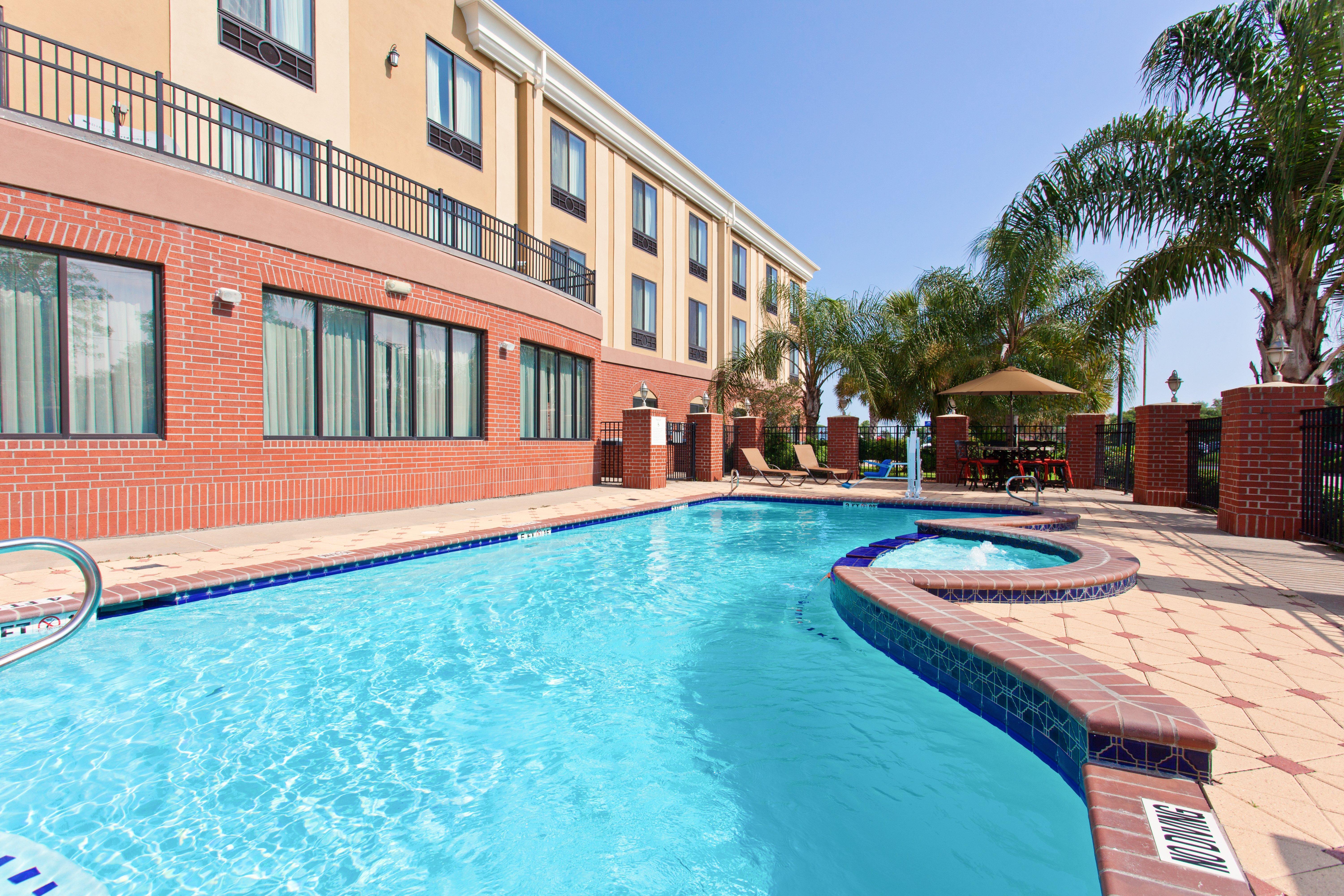 Holiday Inn Express & Suites Wharton By Ihg Esterno foto