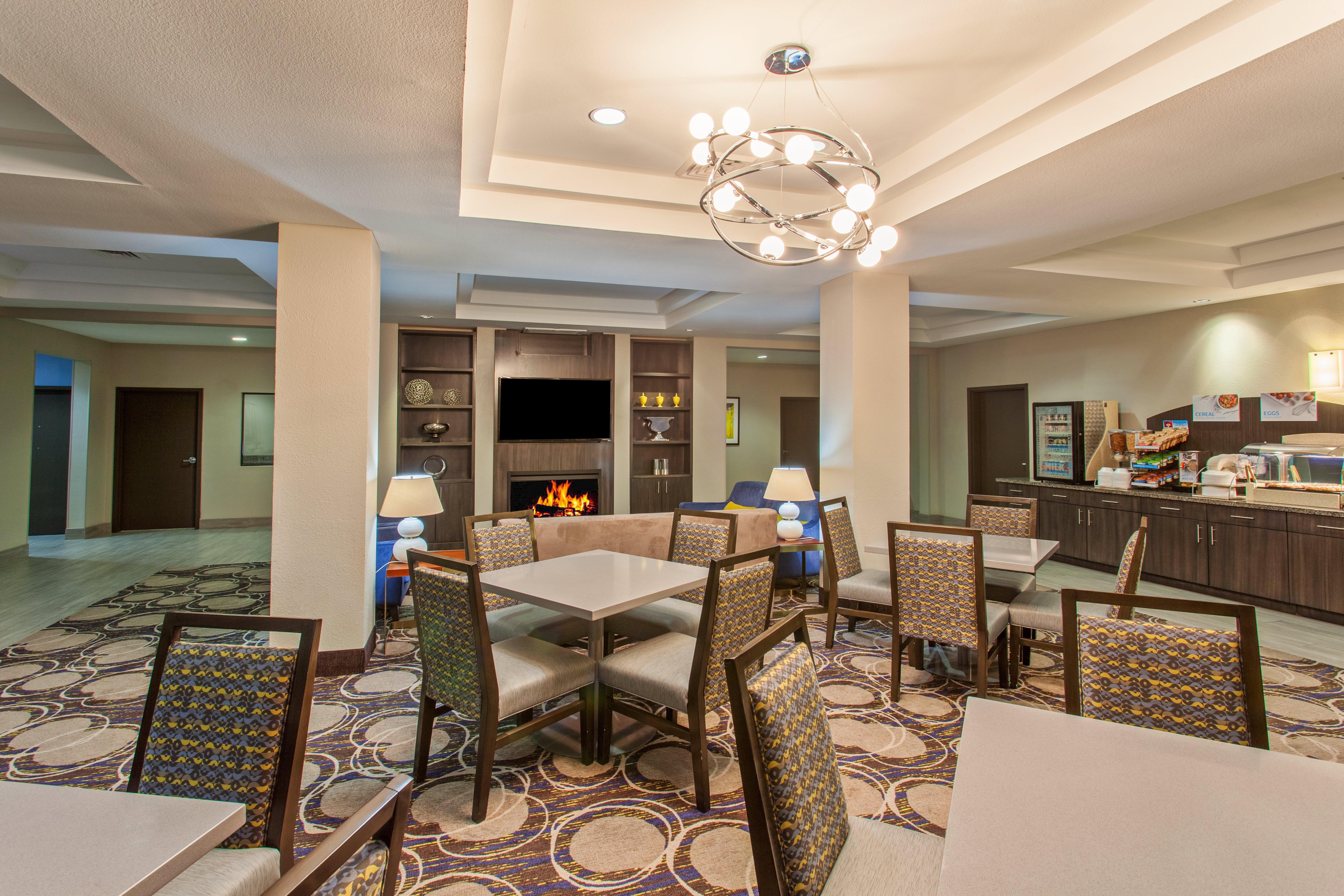 Holiday Inn Express & Suites Wharton By Ihg Esterno foto