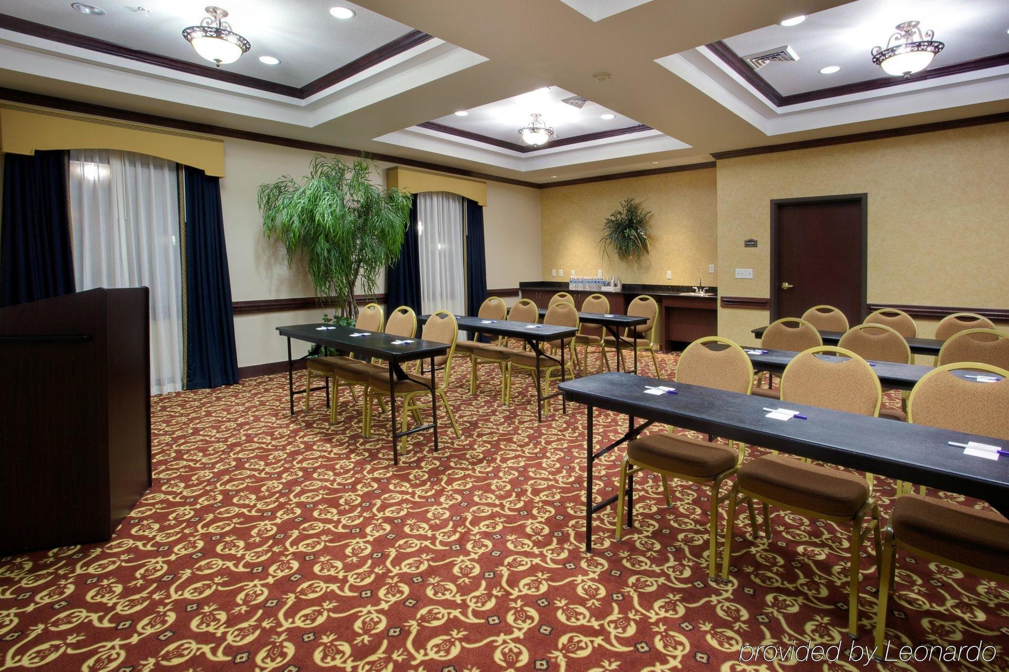 Holiday Inn Express & Suites Wharton By Ihg Servizi foto