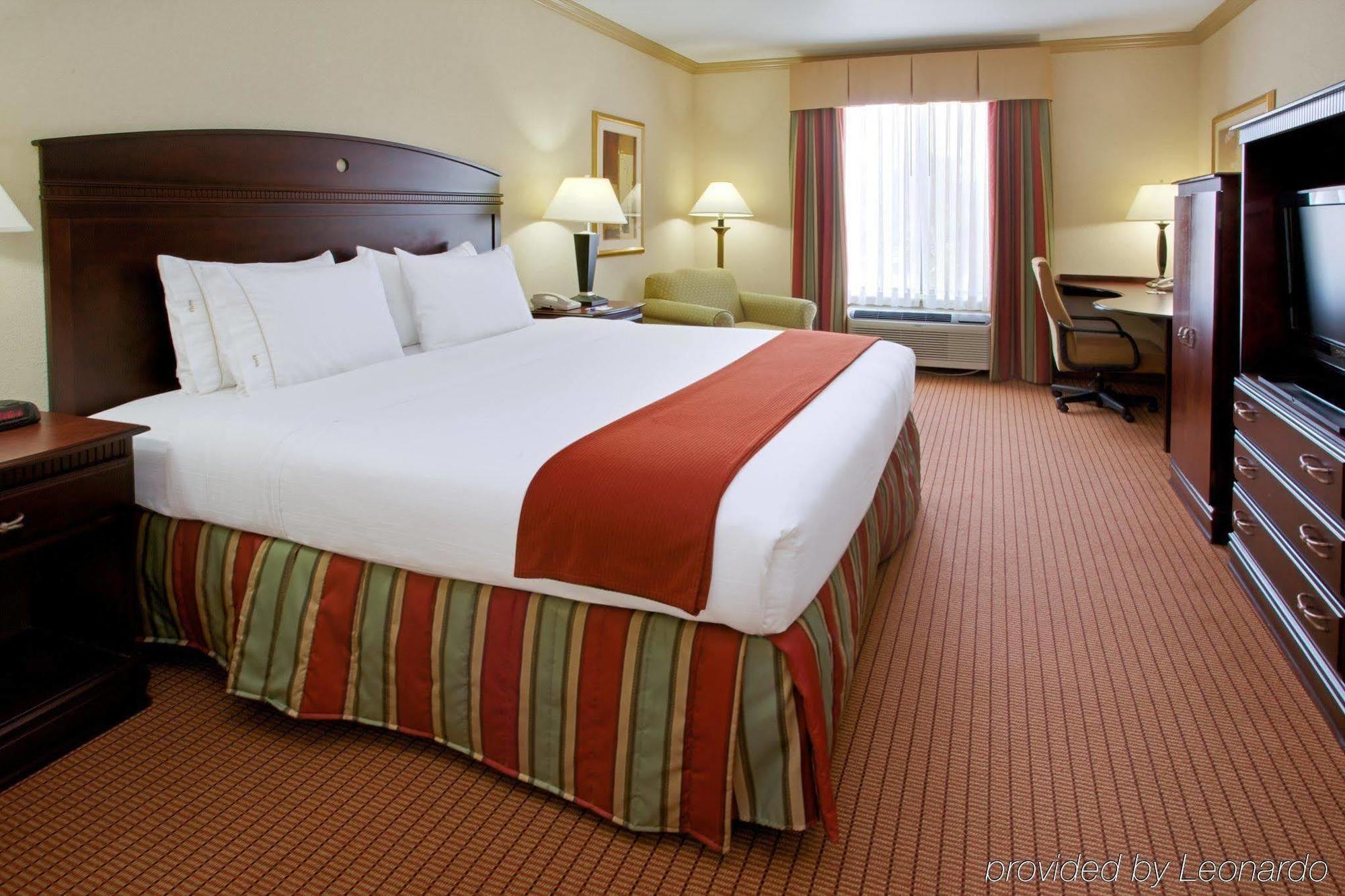 Holiday Inn Express & Suites Wharton By Ihg Esterno foto