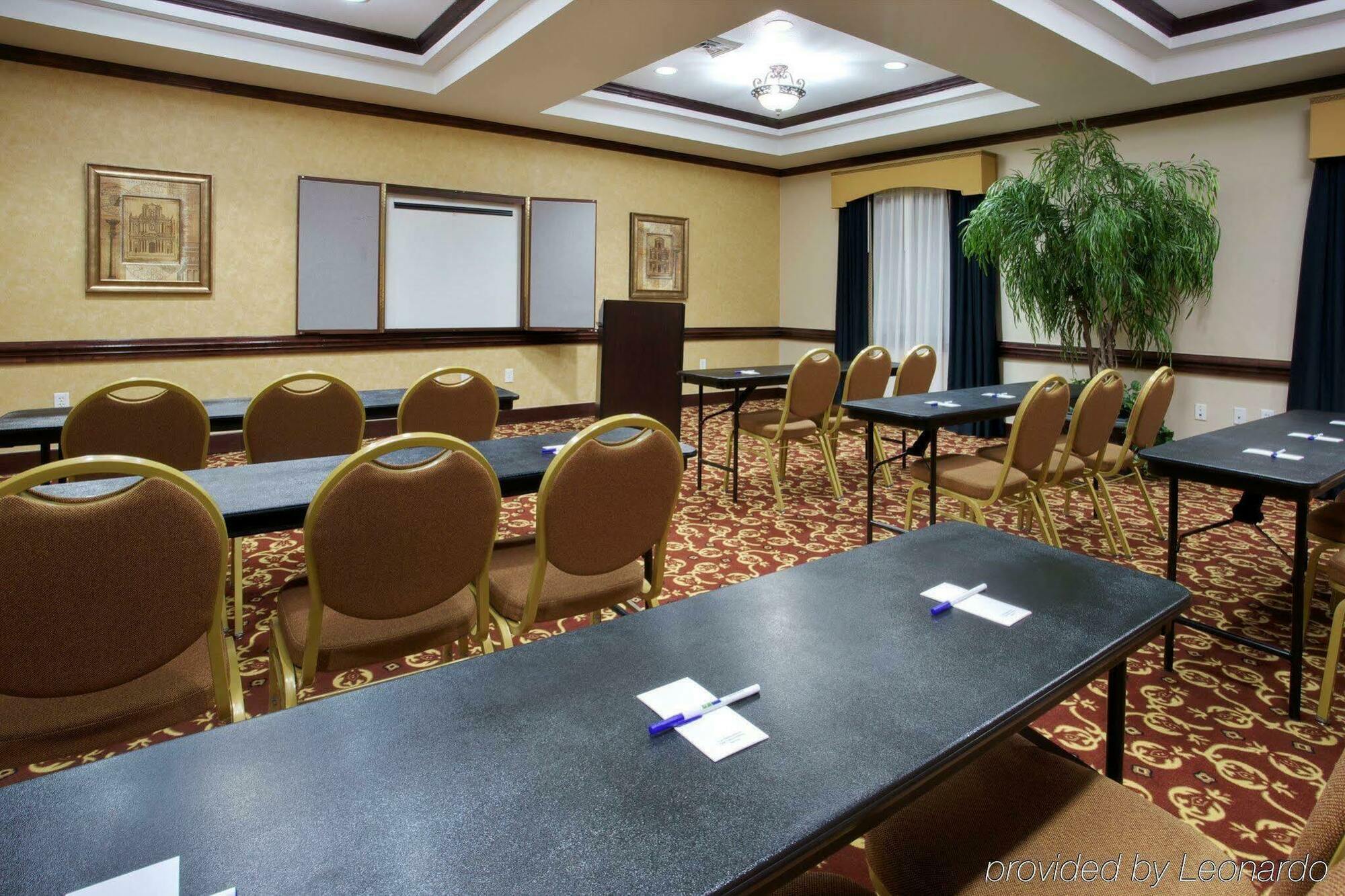 Holiday Inn Express & Suites Wharton By Ihg Servizi foto